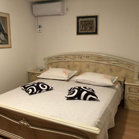 Apartment Danka Omiš Exterior foto